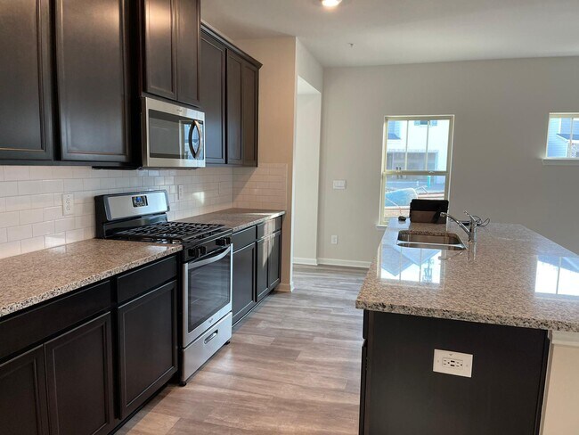 Building Photo - 1186 Arrowlake Rd