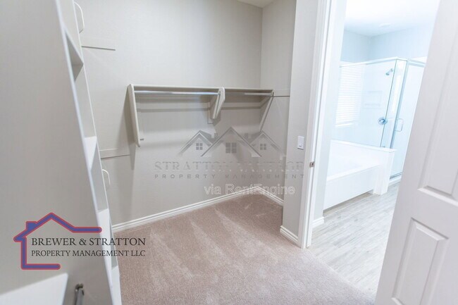 Building Photo - 15243 W Latham St