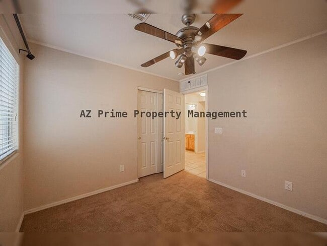 Building Photo - 6715 S 35th Dr