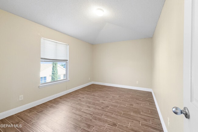 Building Photo - 11236 Northview Dr