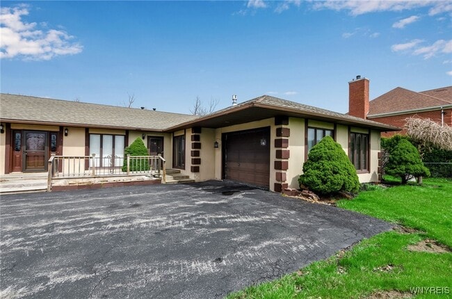 Building Photo - 9400 Wehrle Dr