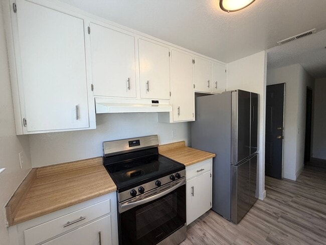 Building Photo - 3075 Berrum Pl