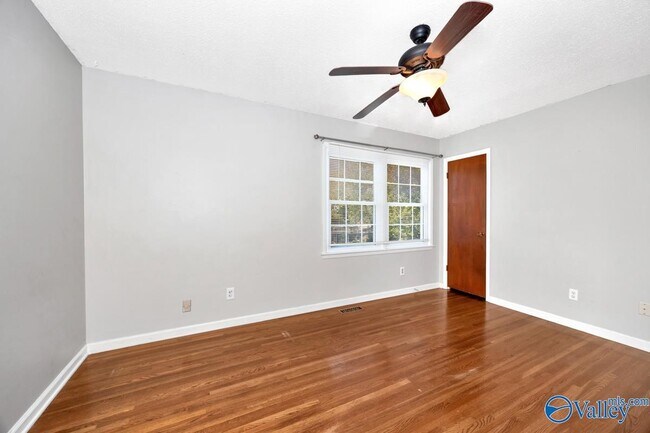 Building Photo - 8002 Greenwillow Ct SE