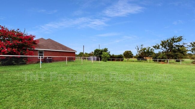 Building Photo - 9834 Risky's Ranch Dr