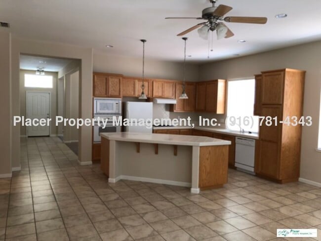 Building Photo - Avail June 9! Large 3 bdrm w/Great Yard &a...