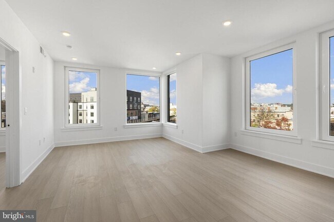 Building Photo - 2000 Dreer St