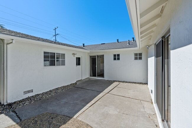 Building Photo - 4 bed/ 3 bath Single-Family Home in North Napa