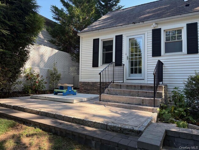 Building Photo - 154 N Rd