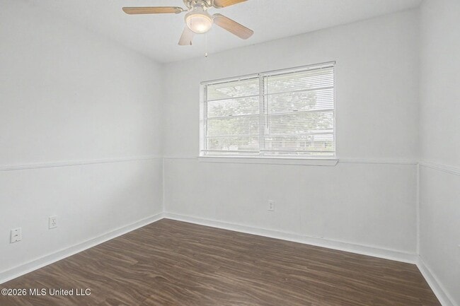 Building Photo - 883 Rustwood Dr