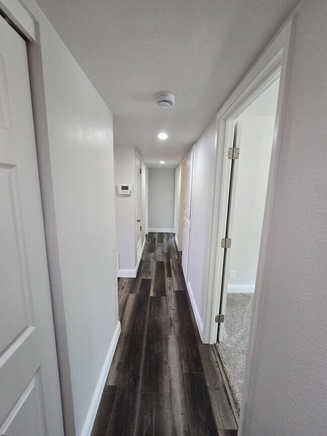 Building Photo - 7990 Glenbar Way