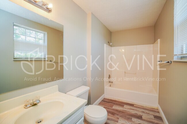 Building Photo - 2722 Barrows Rd