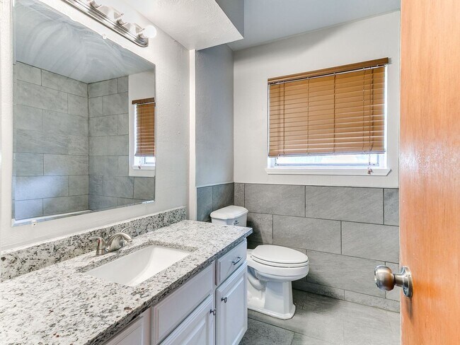 Building Photo - 721 E Bouse Dr