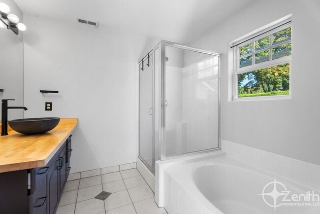 Building Photo - 8611 SE Patterson Pl