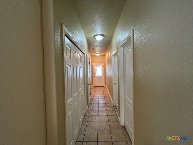 Building Photo - 3049 Pine Valley Dr
