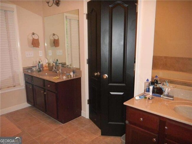 Building Photo - 17 Oakhurst Common Dr