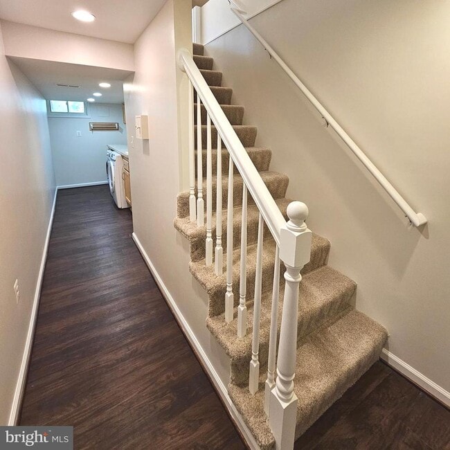 Building Photo - 8533 Pepperdine Dr