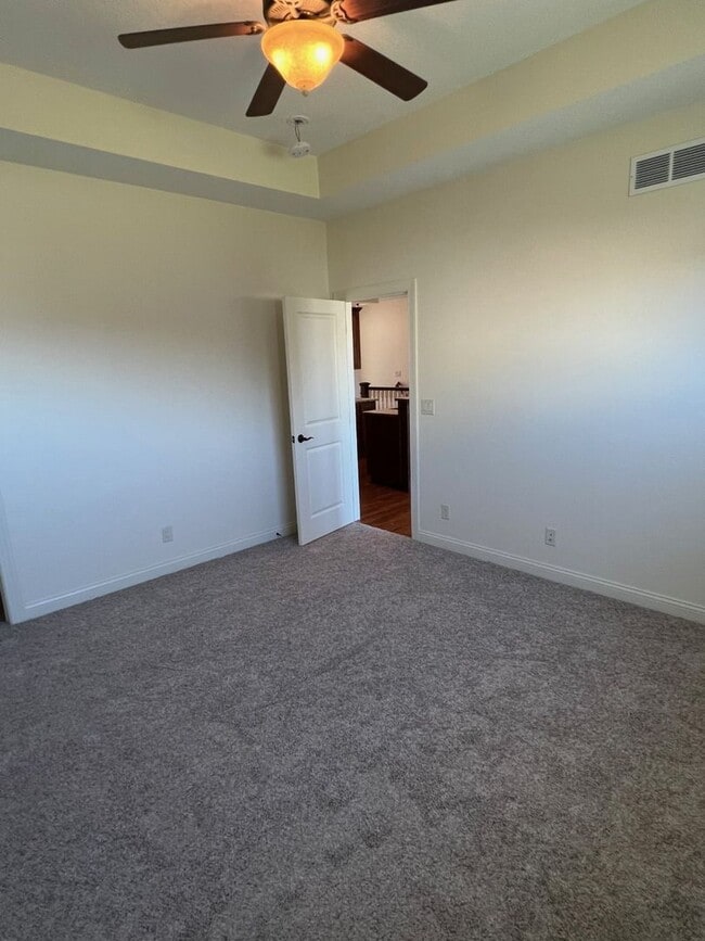 Building Photo - 2712 London Dr