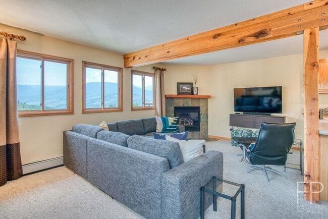 Building Photo - Top Floor and Updated Home with Great View...
