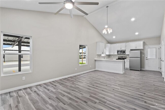 Building Photo - 2605 Woodpecker Rd