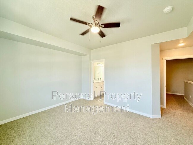 Building Photo - 417 NE Repass Rd
