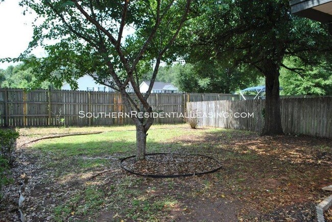 Building Photo - 880 Willow Bridge Dr W