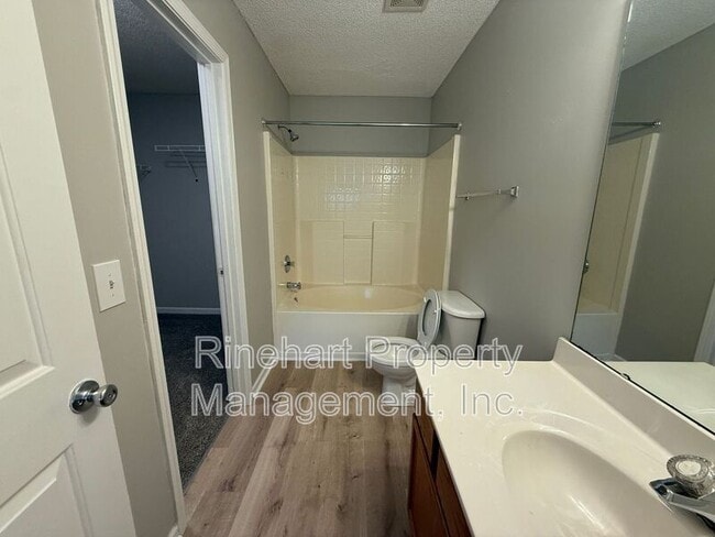 Building Photo - 1770 Baylor Dr