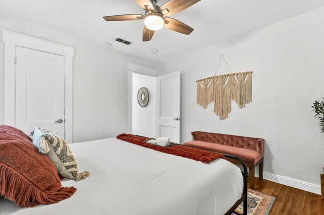 Building Photo - Fully Furnished Rental in Tech Terrace!!!