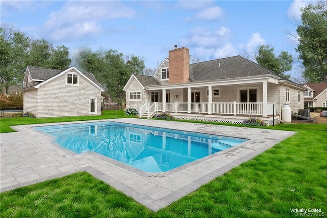 Building Photo - 10 Foxboro Rd