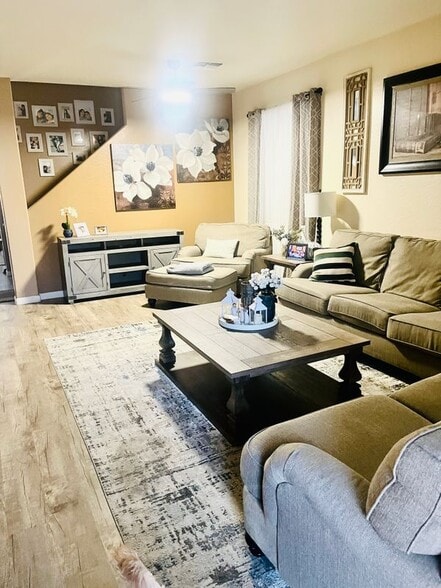 Building Photo - 6518 S 71st Dr