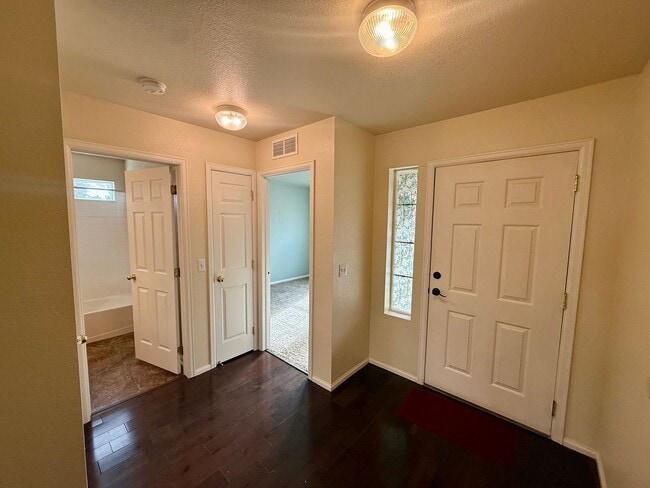 Building Photo - 3 bedroom, 2 Bath Ranch Home with 2 Car Attached Garage (WEEKLY MOWING INCLUDED) in South Fort Co...