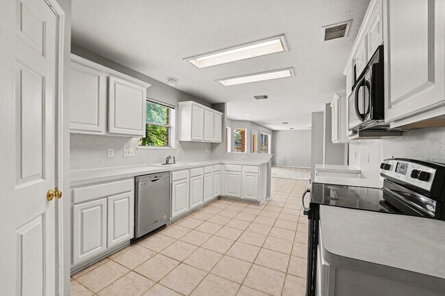 Building Photo - 5402 Timbers Quail Dr