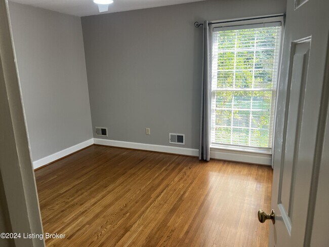 Building Photo - 3914 1/2 Elmwood Ave