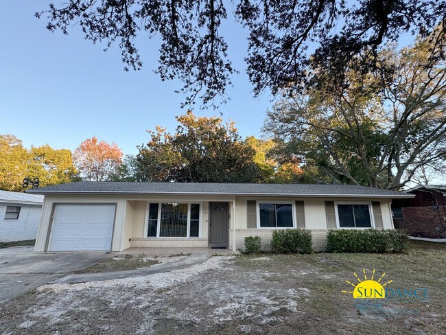 Primary Photo - Beautiful 3 Bedroom Home in Fort Walton Be...