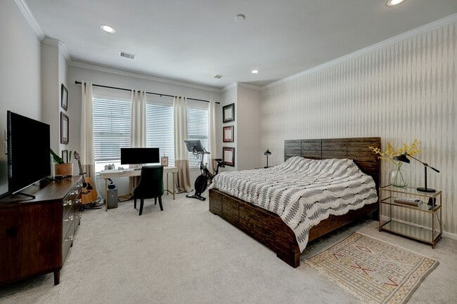 Building Photo - 2231 Chenevert St