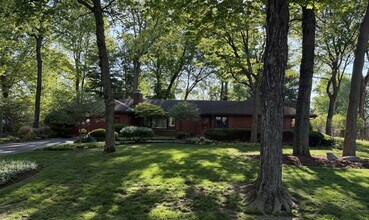 Building Photo - Charming Spacious Beavercreek Home Ready For Showing!