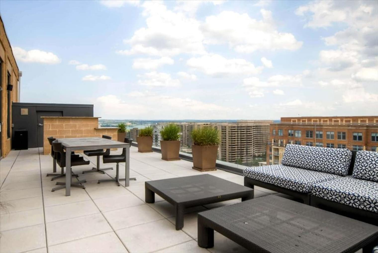 Building Photo - 1405 S Fern St