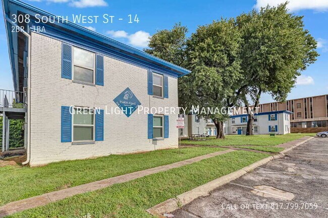 Building Photo - 308 S W St
