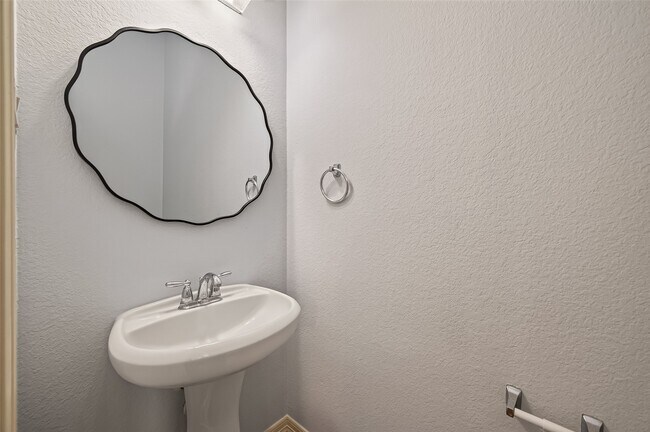 Building Photo - 3308 Clearview Cir