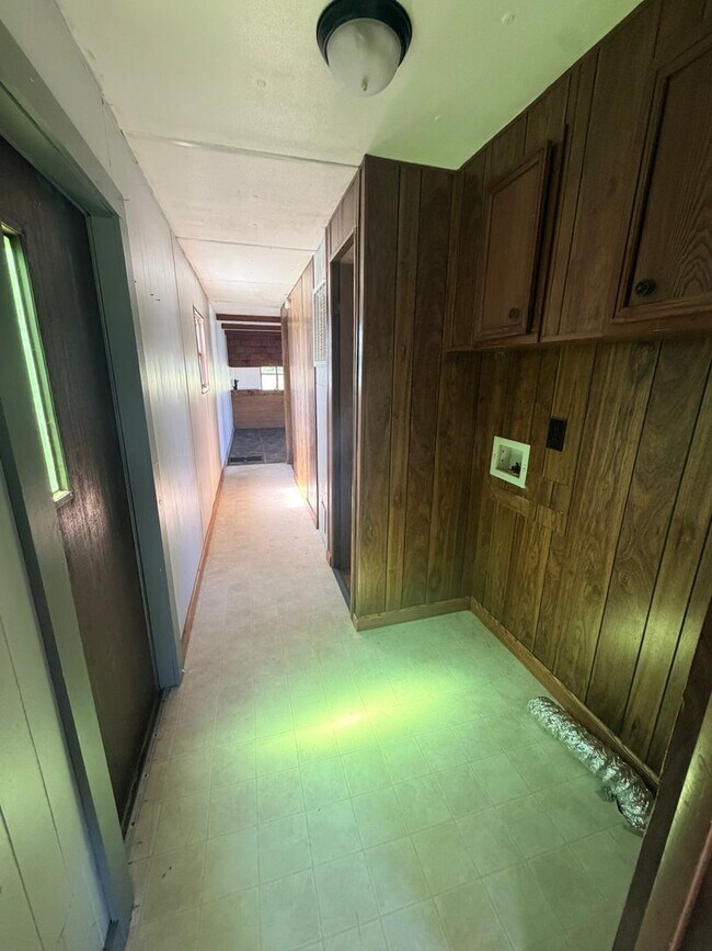 Building Photo - Rural setting - 2 bed 1 bath