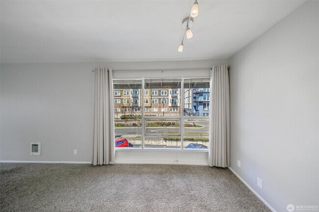 Building Photo - 952 100th Ave NE