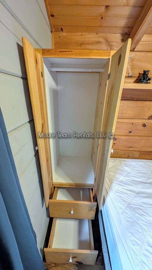 Building Photo - 1/1 Cabin w/ Loft in Small Community
