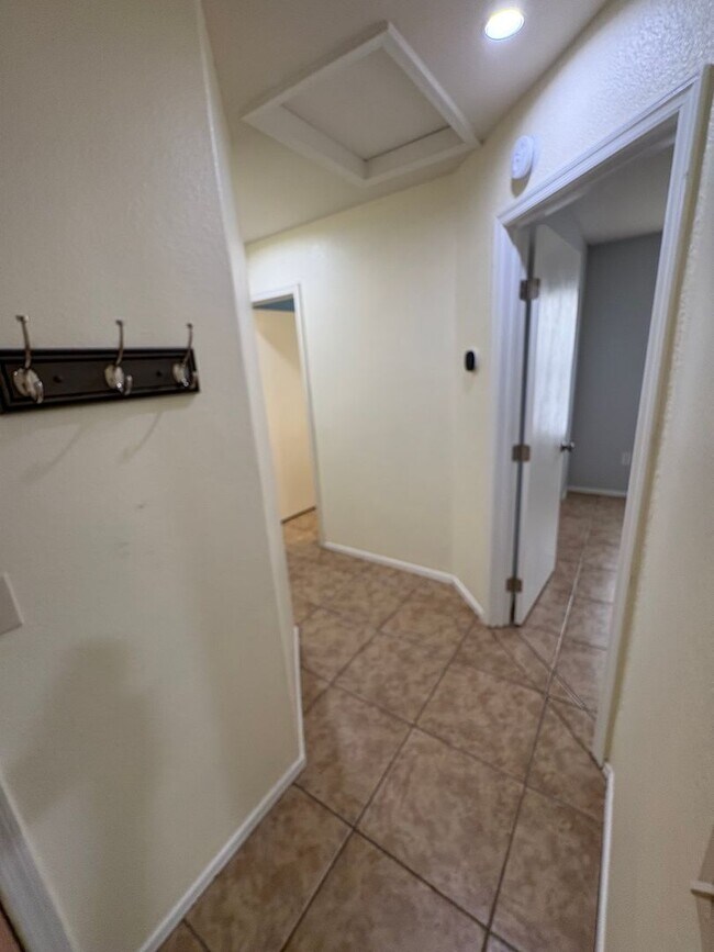 Building Photo - 4 bedroom two bath close to Cienega High S...