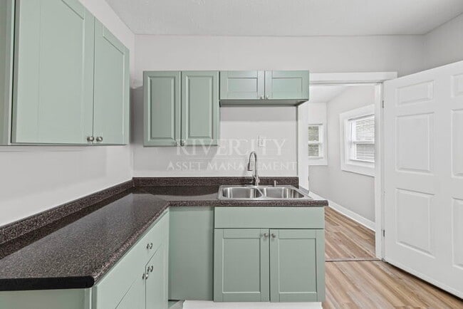 Building Photo - Cute 2 bedroom / 1 bathroom home in 38111 ...