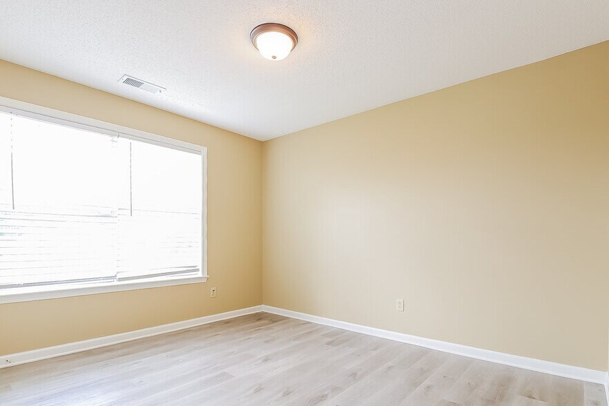 Building Photo - 10156 Lynham Dr