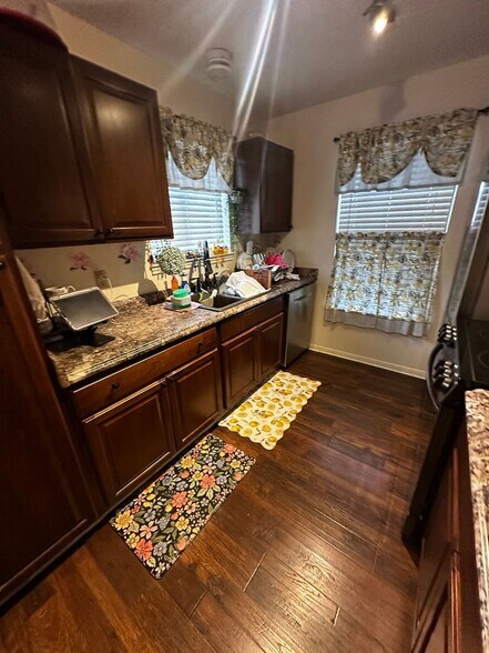 Building Photo - 4703 Stone Ridge Dr