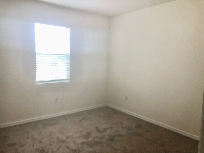 Building Photo - NE Cape Coral Single Family Home