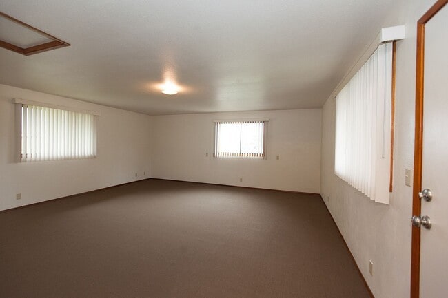 Building Photo - LOVELY 3BD 2.5BA HOME in KURTISTOWN