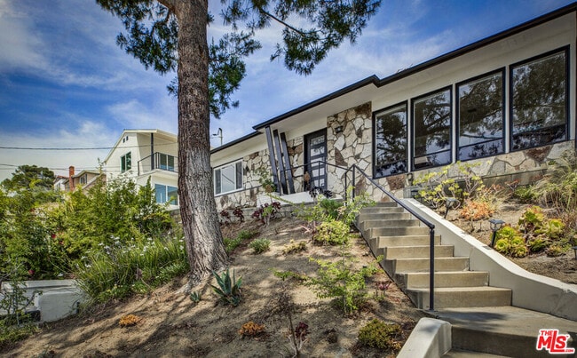 Building Photo - 612 Luton Dr