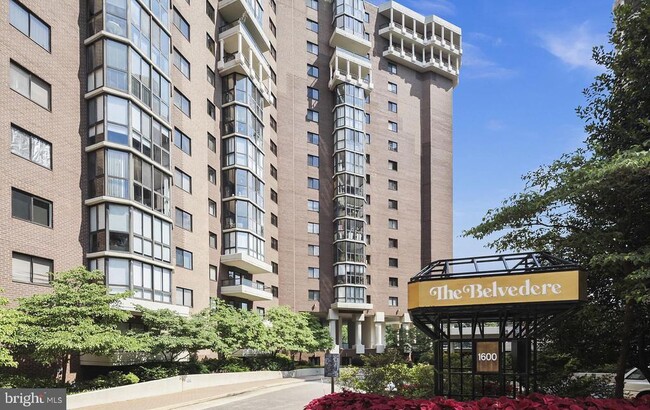 Building Photo - 1600 N Oak St