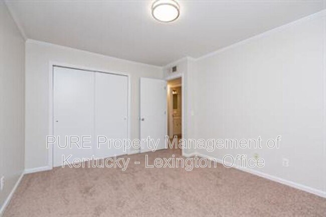 Building Photo - 459-120 Sycamore Ct